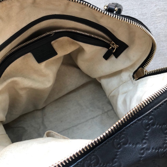 AUTHENTIC Gucci embossed satchel - Picture 8 of 8